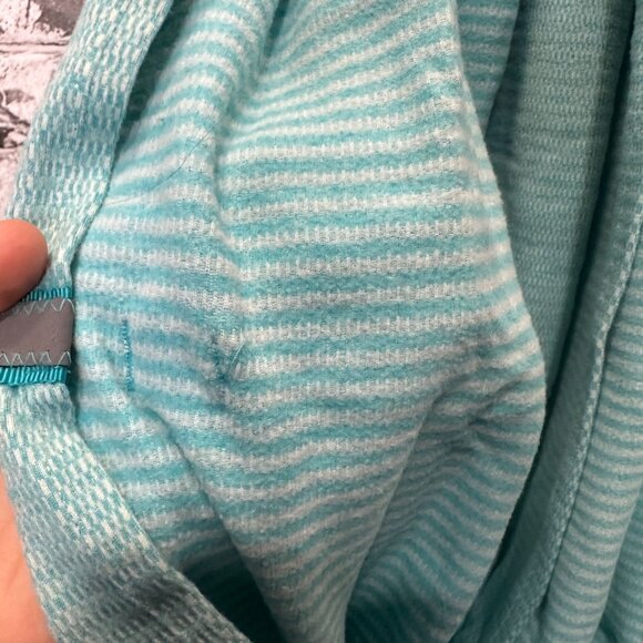EUC Lululemon Vinyasa Scarf Rulu Fleece Customizable Snap ONE SIZE (Blue) - Picture 4 of 11